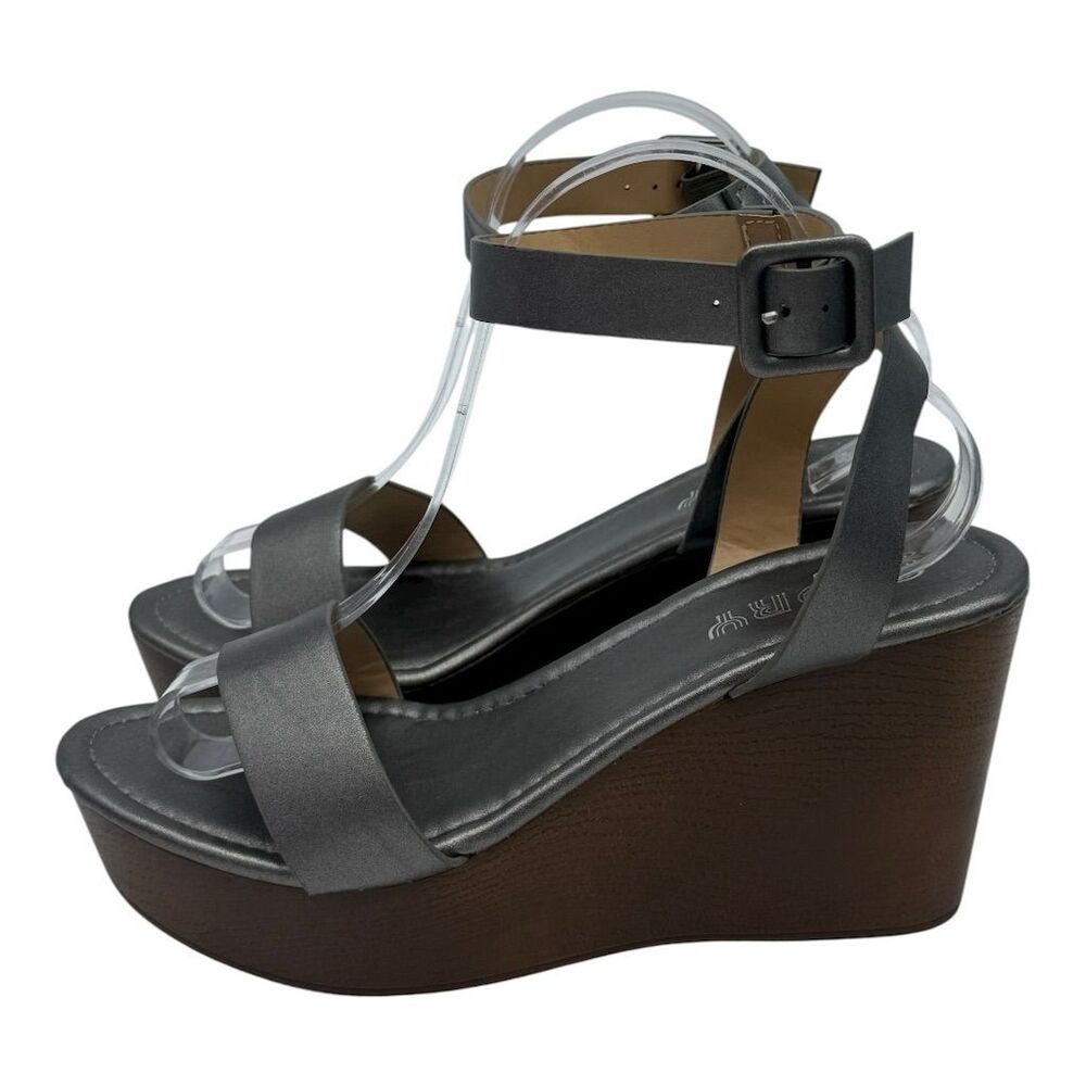 4946. Silver Strappy Ankle Wedge Sandals Size 9